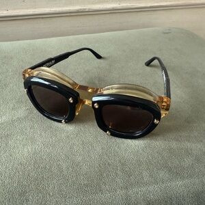 Chic Black and Gold Sunglasses